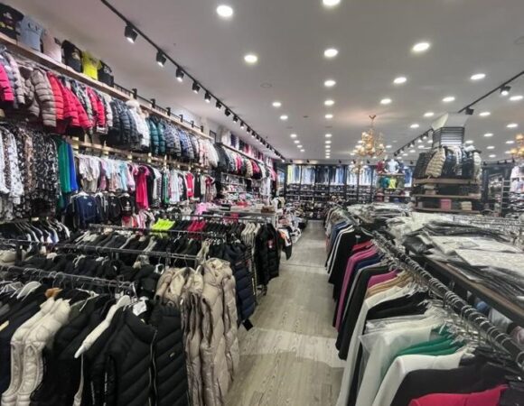 Mercado de ropa, bazar comercial de Antalya