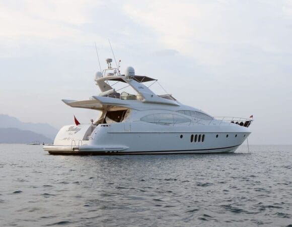 Louer un yacht à moteur à Antalya