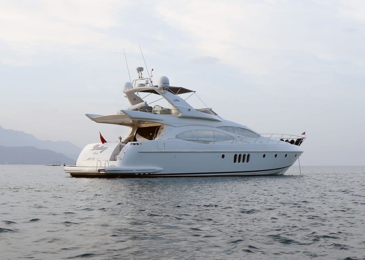Louer un yacht à moteur à Antalya