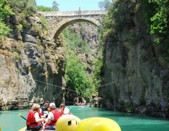 Tour combinato di rafting e zipline in quad safari