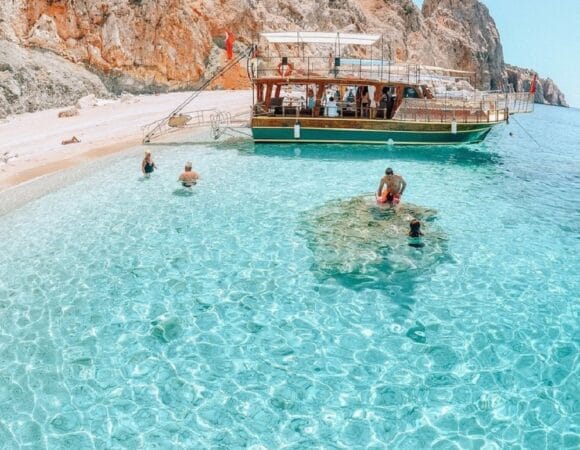 Tour in barca alle Maldive turche